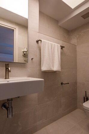 ハウス | バスルーム | シャワー、ヘアドライヤー、タオル、石鹸