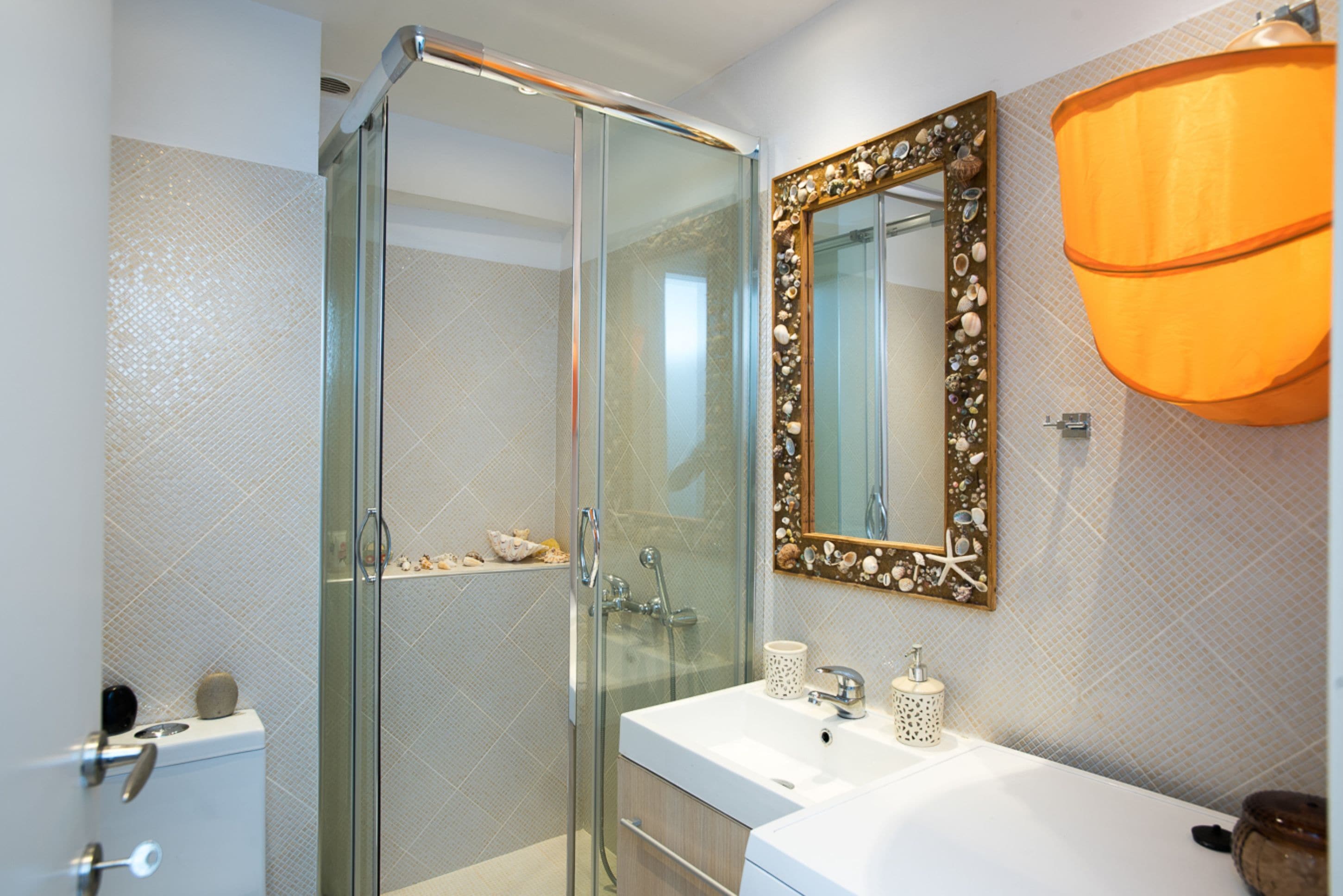 House, 2 Bedrooms | Bathroom | Shower, towels, toilet paper