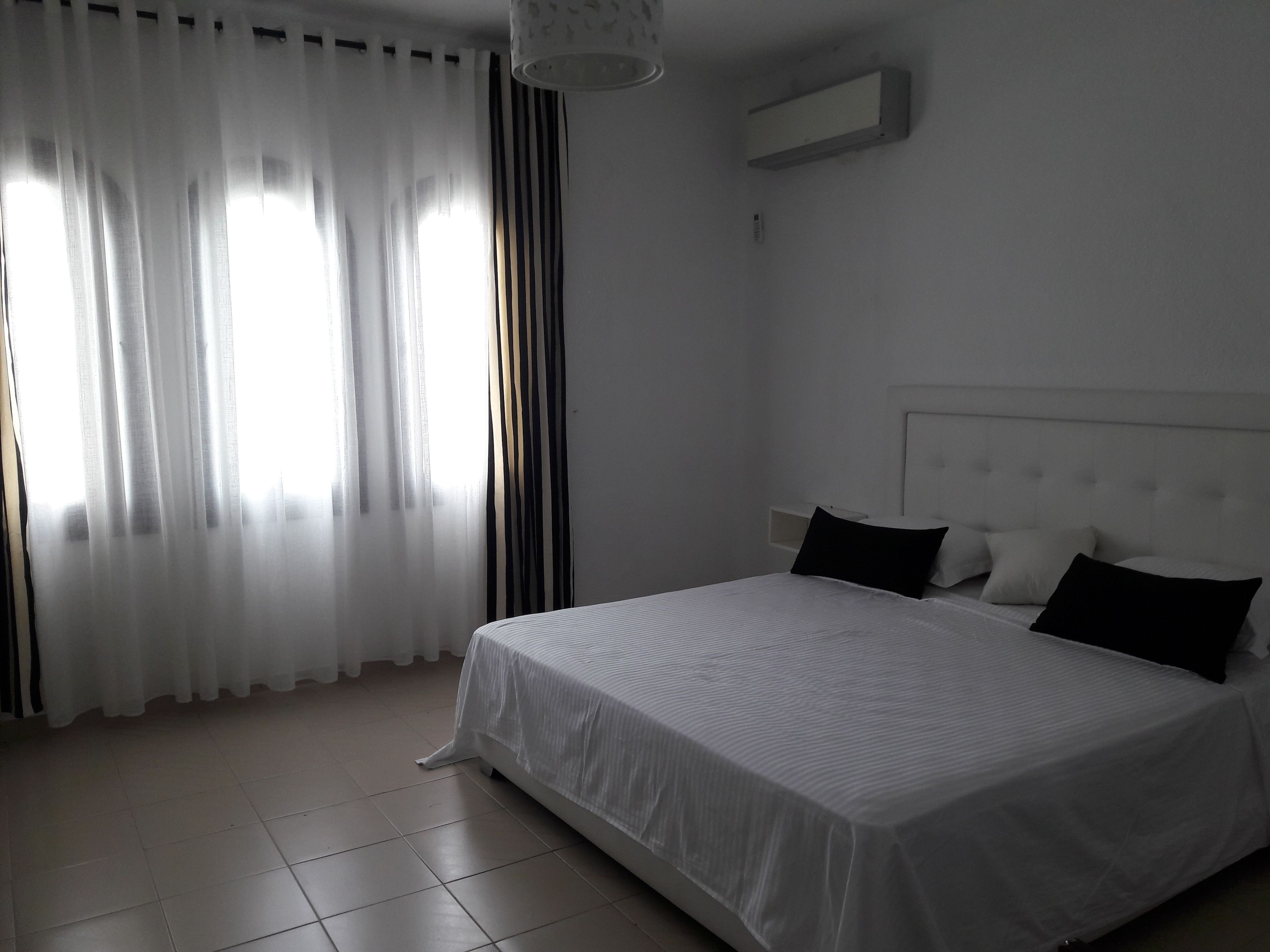 3 bedrooms, premium bedding, blackout curtains, iron/ironing board