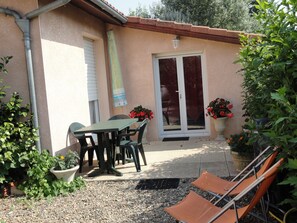 Outdoor dining - Small house on the ground floor (Aire-sur-l'Adour)