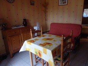 Interior - Small house on the ground floor (Aire-sur-l'Adour)