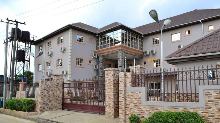 Rayjok Hotel And Suites