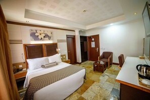 Minibar, individually decorated, individually furnished, desk - Rayjok Hotel And Suites (Port Harcourt)