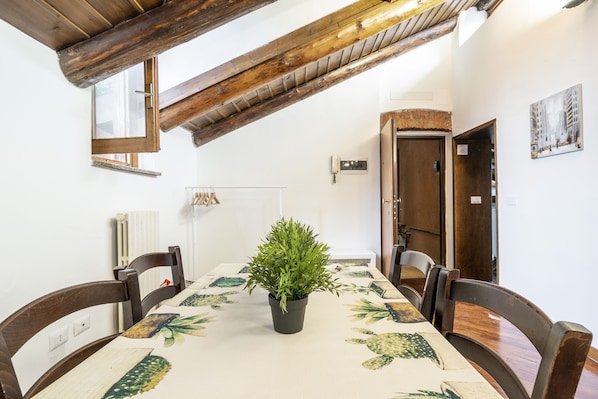 Apartment, 2 Bedrooms | In-room dining
