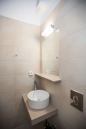 Apartemen | Wastafel kamar mandi