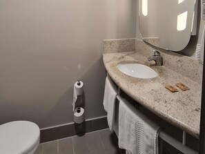 Standard Room, 2 Twin Beds | Free WiFi, bed sheets