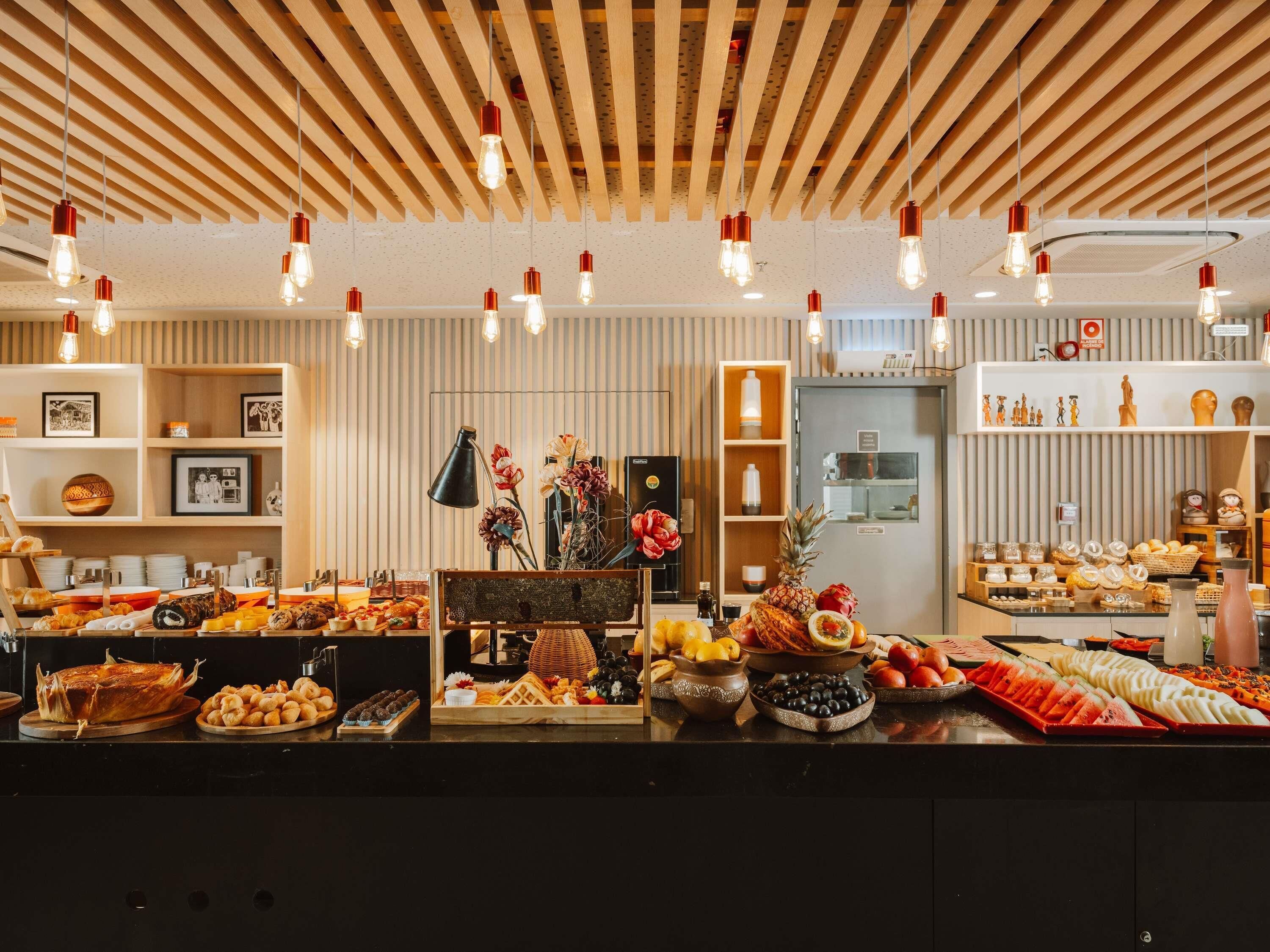 Desayuno buffet todos los días (con cargo)