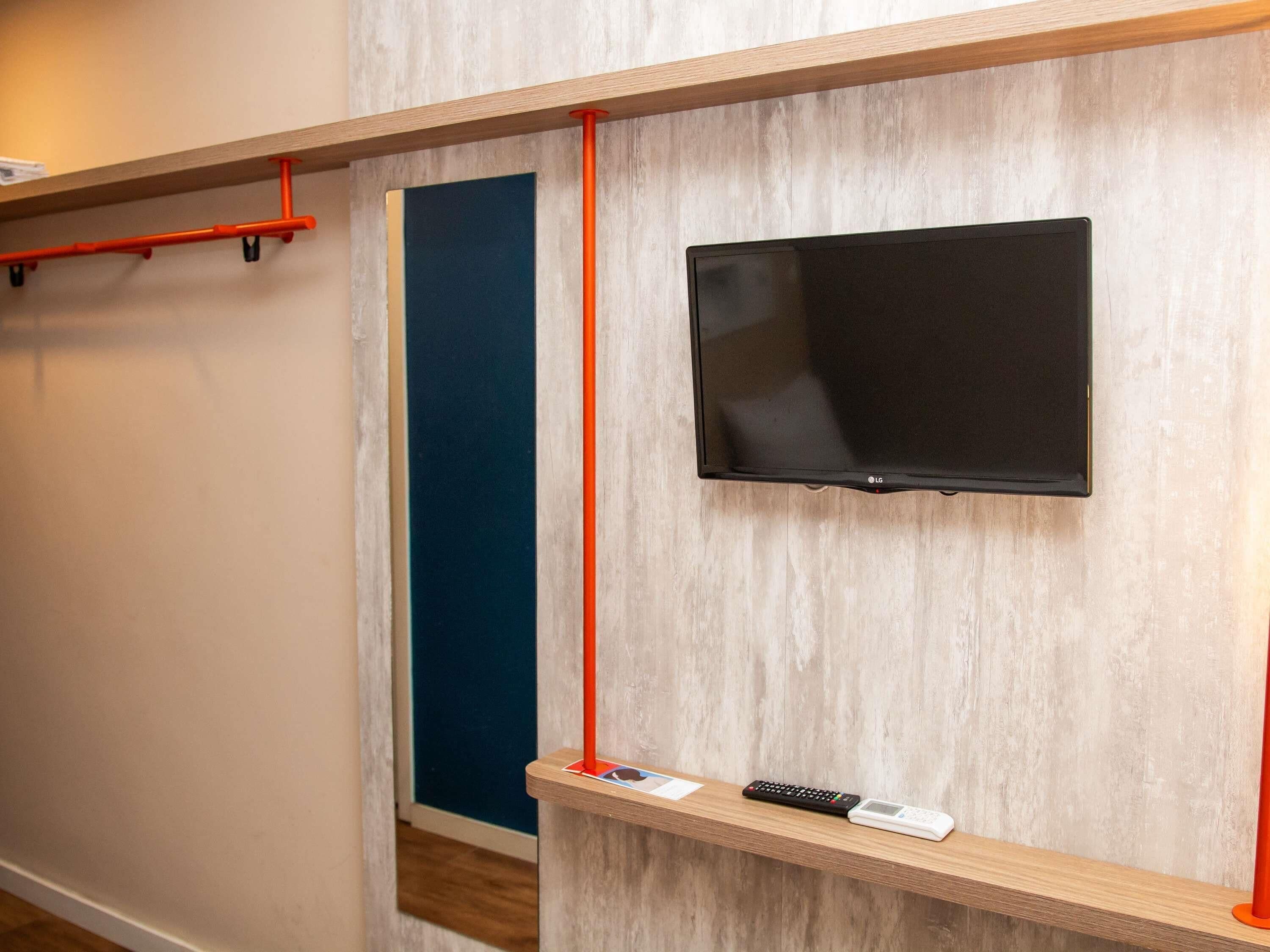 Rom – standard, 2 enkeltsenger, ikke-røyk | 1 soverom, minibar, safe på rommet og skrivebord