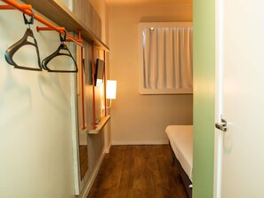 Standard Room, 1 Double Bed, Non Smoking | 1 bedroom, minibar, in-room safe, desk - ibis budget Itaperuna (Itaperuna)