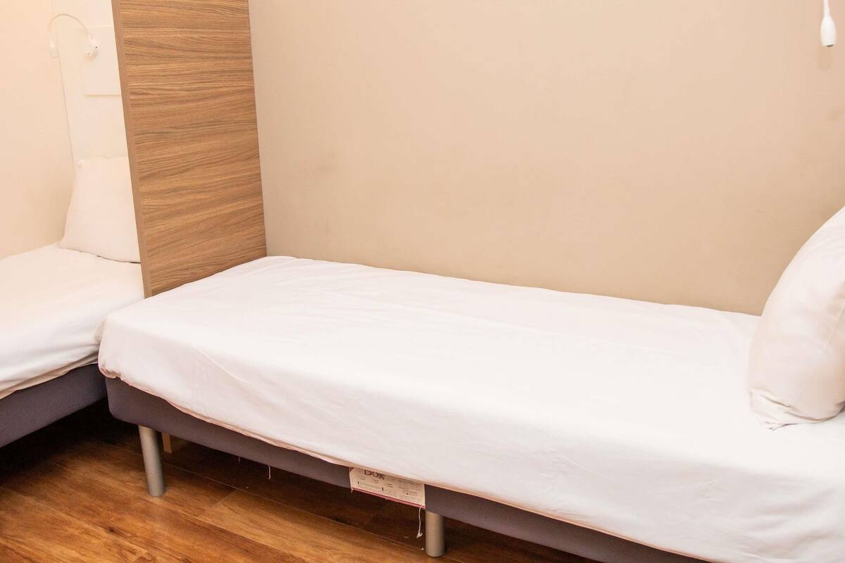 Standard Room, 2 Twin Beds, Non Smoking | 1 bedroom, minibar, in-room safe, desk