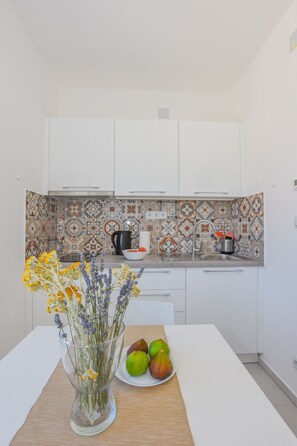 Apartment, 1 Schlafzimmer (4) | Eigene Kochnische | Kühlschrank, Mikrowelle, Herdplatte, Kochgeschirr/Geschirr/Besteck