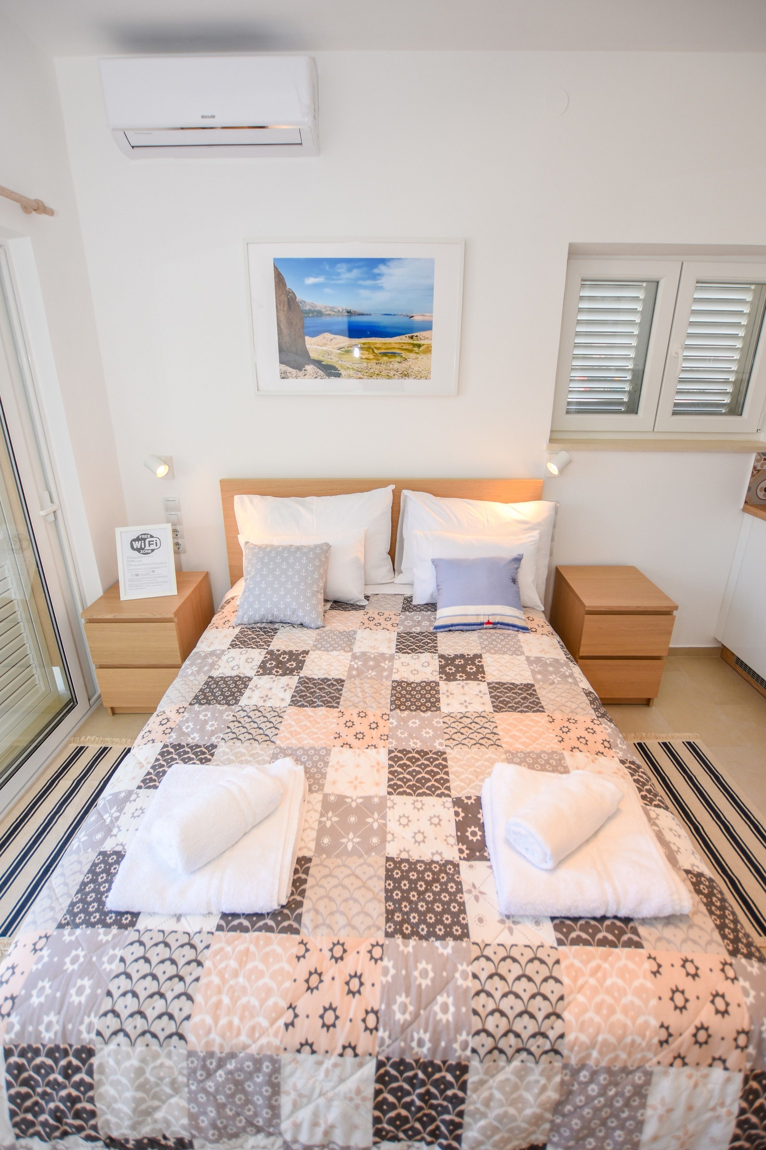Iron/ironing board, free WiFi, bed sheets