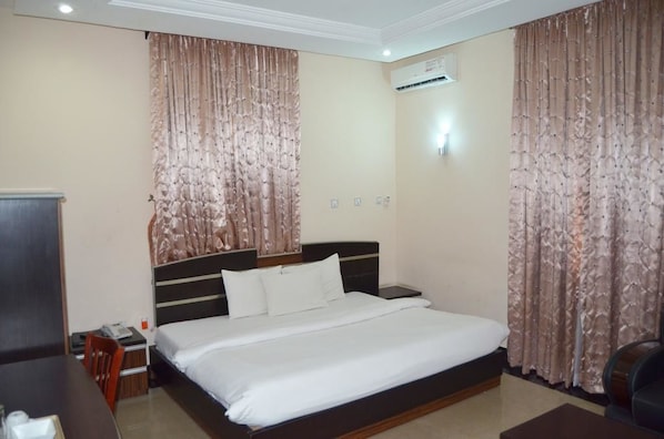 Classic Double Room | In-room safe, individually decorated, individually furnished, desk