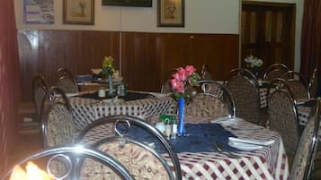 Breakfast, lunch, dinner served; local and international cuisine