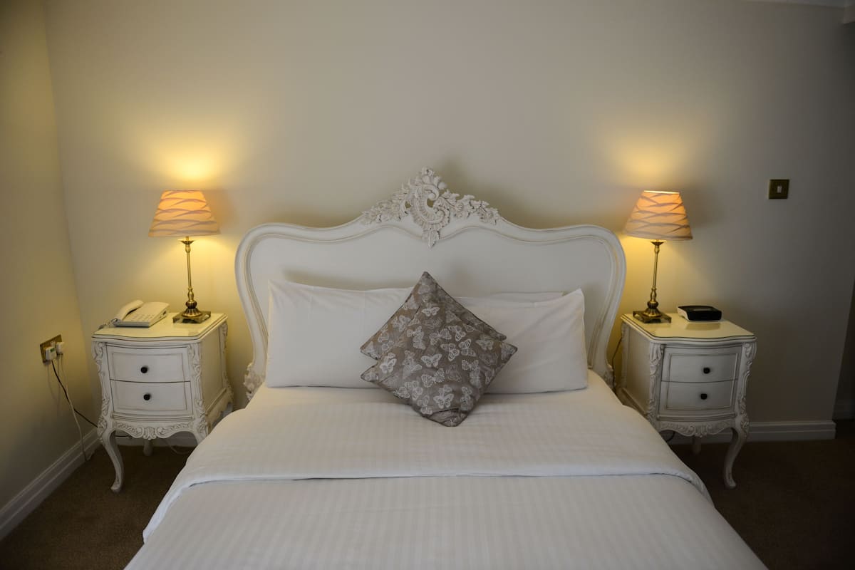 Iron/ironing board, cots/infant beds, free WiFi, bed sheets