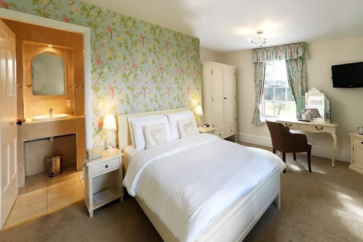 Iron/ironing board, cots/infant beds, free WiFi, bed sheets