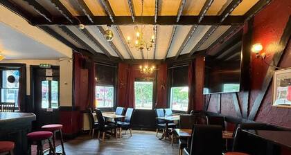 OYO The Watermans Arms Hersham