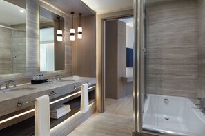 Executive Suite, 1 King Bed with Sofa bed | Bathroom | Combined shower/bathtub, eco-friendly toiletries, hair dryer, bathrobes - Sheraton Istanbul City Center (Istanbul)