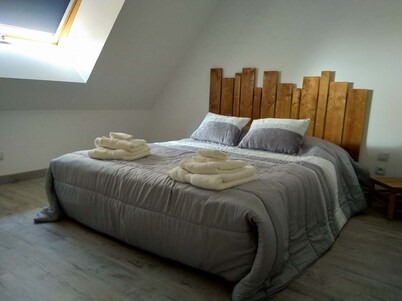Independent suite in private house. Calm neighborhood.