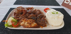 Breakfast, lunch, dinner served; local and international cuisine