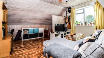 City Apartment, 2 Bedrooms | Living area | Flat-screen TV