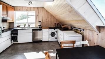 City Apartment, 2 Bedrooms | Private kitchen | Fridge, oven, stovetop, dishwasher