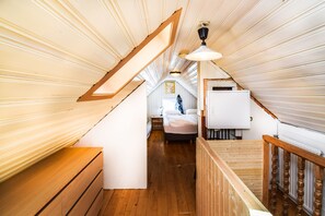 أسرّة أطفال/رضّع وواي فاي مجانًا وملاءات أسرّة