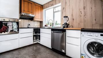 City Apartment, 2 Bedrooms | Private kitchen | Fridge, oven, stovetop, dishwasher