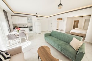 Junior Suite | Premium bedding, Tempur-Pedic beds, in-room safe, blackout drapes - Cedrus Suites (Kas)