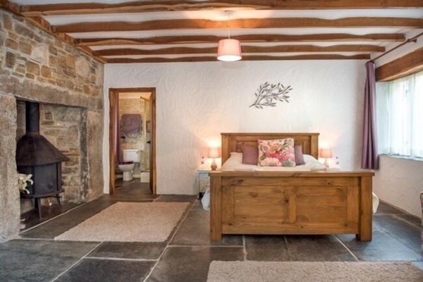 Classic Double Room, 1 King Bed (Coombe Farm - Peacock's Perch) | Individually decorated, individually furnished, blackout drapes