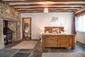 Classic Double Room, 1 King Bed (Coombe Farm - Peacock's Perch) | Individually decorated, individually furnished, blackout drapes - Coombe Farm (Looe)