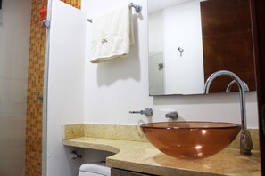Apartment | Bathroom | Shower, towels