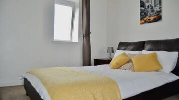 City Apartment, 2 Bedrooms, City View | Laptop workspace, iron/ironing board, free WiFi, bed sheets