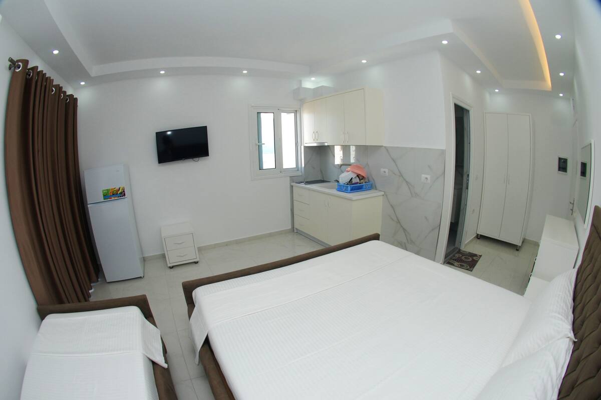 Standard-Vierbettzimmer, Balkon | Kostenloses WLAN, Bettwäsche