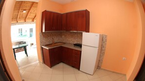 Apartamento, 3 habitaciones | Cocina básica privada | Frigorífico y placa de cocina
