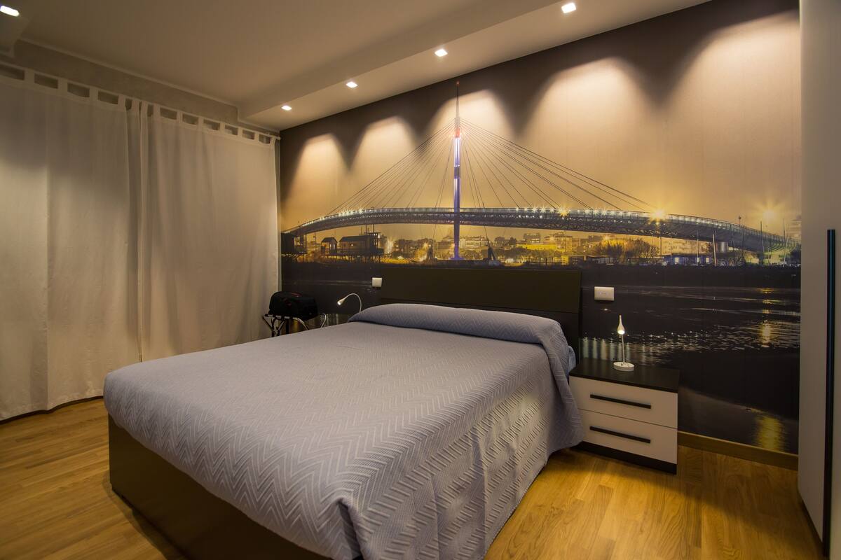In-room safe, desk, laptop workspace, soundproofing