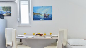 In-room dining - Royal Apartments (Novalja)