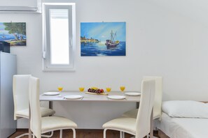 In-room dining - Royal Apartments (Novalja)