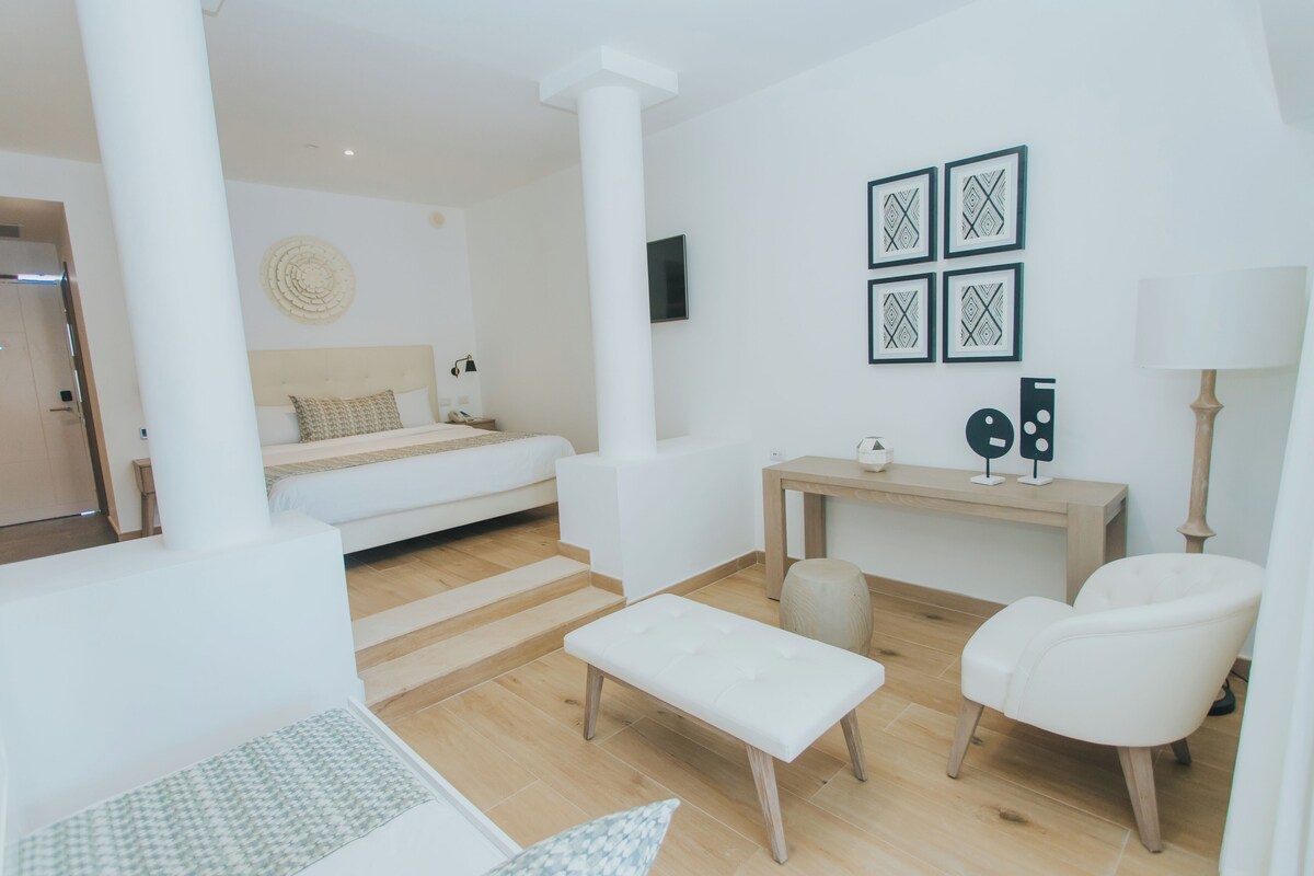 1 bedroom, minibar (free items), in-room safe, iron/ironing board