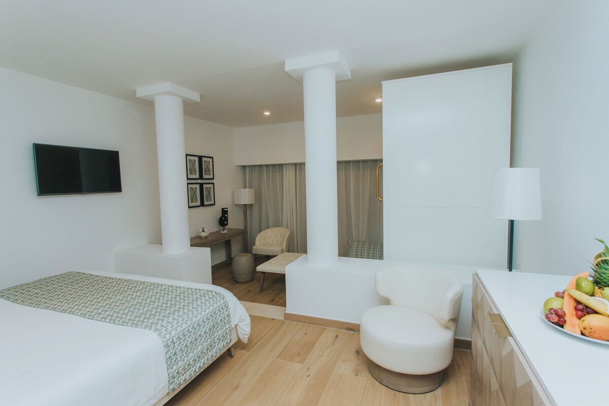 1 bedroom, minibar (free items), in-room safe, iron/ironing board