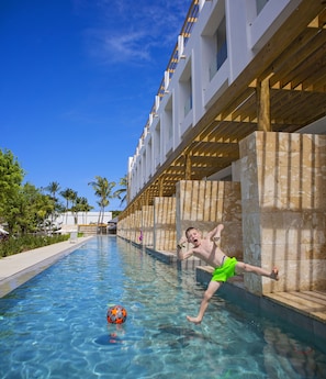 2 piscinas al aire libre, sombrillas, tumbonas