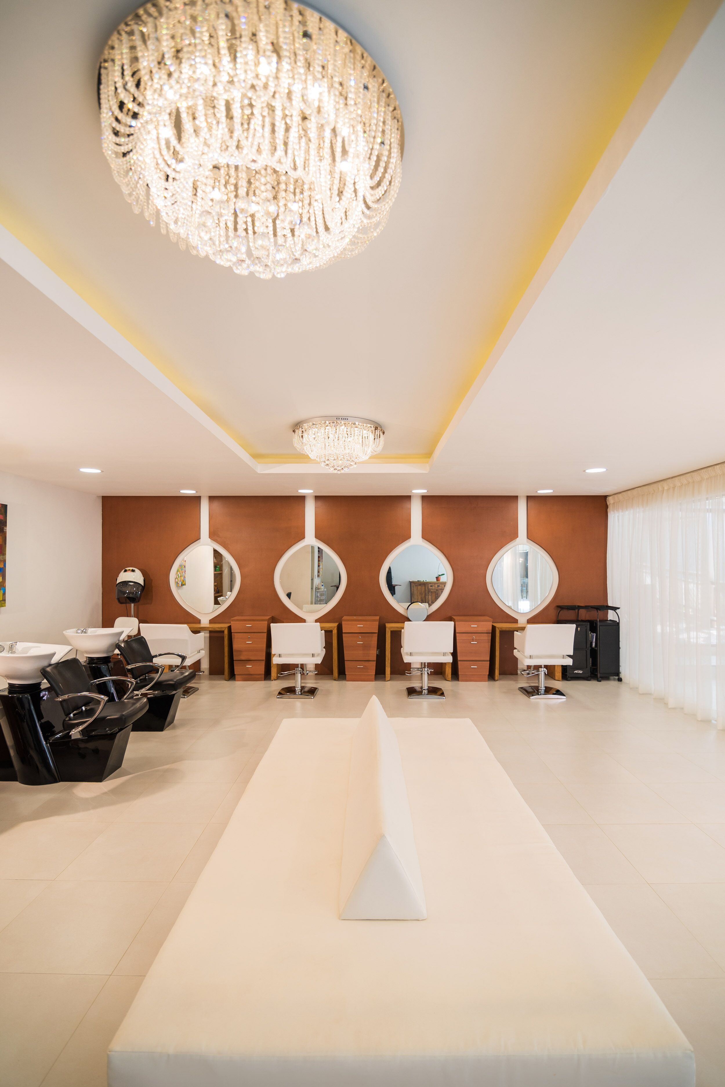 Sauna, hot tub, steam room, Turkish bath, body treatments, aromatherapy