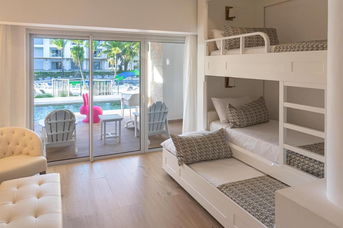 Family Club Junior Suite | 1 bedroom, free minibar, in-room safe, individually decorated
