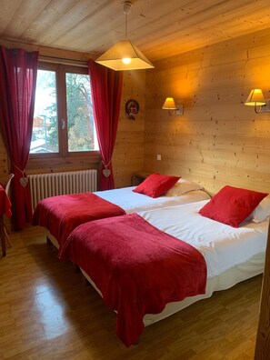 3 Schlafzimmer, Schreibtisch, Bügeleisen/Bügelbrett, WLAN