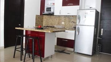 Căn hộ | Bếp chung | Tủ lạnh, lò vi sóng, dụng cụ nấu nướng/bát dĩa/dao nĩa