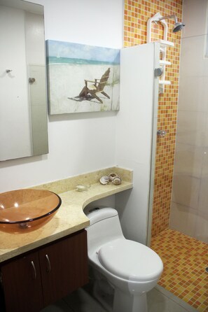 Apartment | Bathroom | Shower, towels