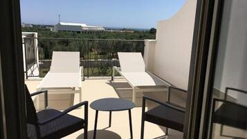 Chambre Double Confort, terrasse, vue mer | Terrasse/Patio