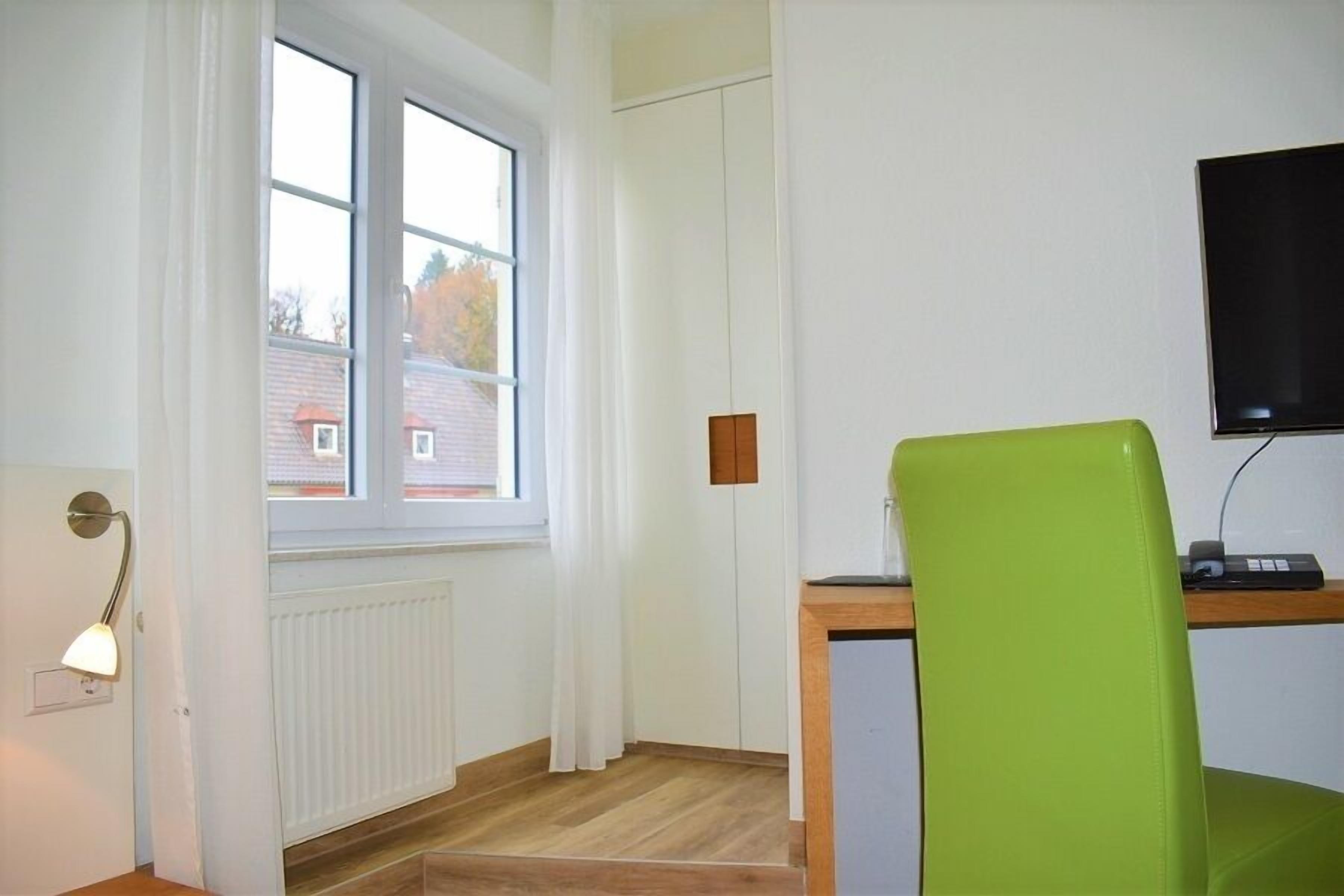 single room (10 m2) | 1 bedroom, hypo-allergenic bedding, in-room safe, desk