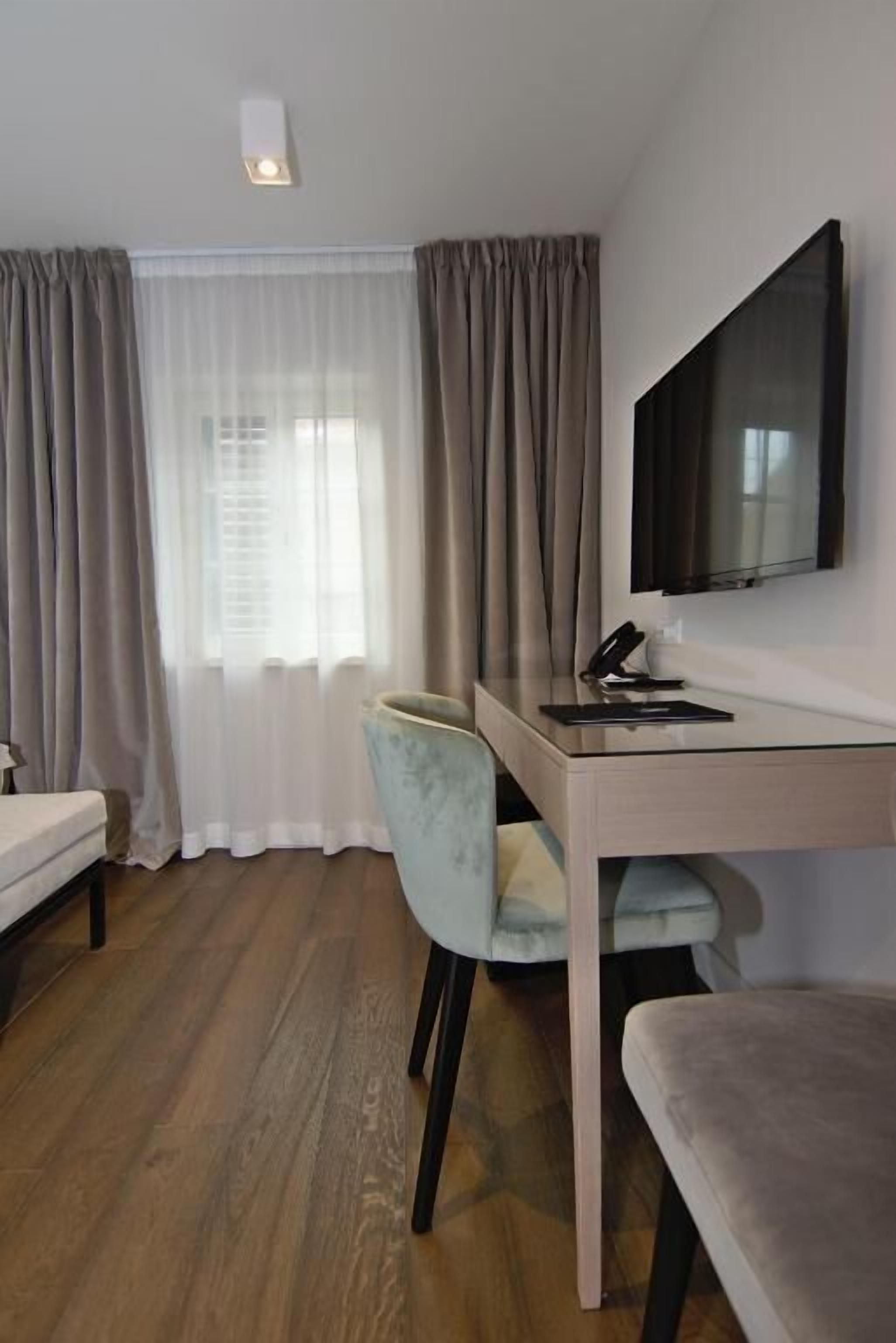 design double room | premium bedding, down duvets, pillow-top beds, in-room safe