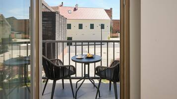 Premium double room with balcony | Premium bedding, down comforters, pillowtop beds, in-room safe